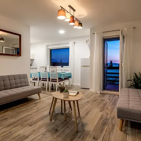 Apartment Spacious With Pool And Jacuzzi Trogir