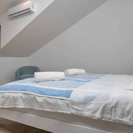 Spacious With Pool And Jacuzzi Trogir