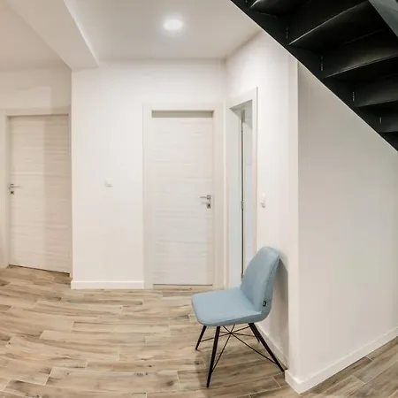 Apartment Spacious With Pool And Jacuzzi