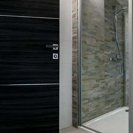 Spacious With Pool And Jacuzzi *