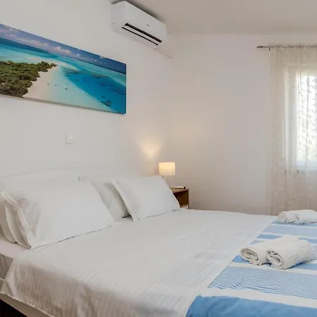 Apartment Spacious With Pool And Jacuzzi Trogir