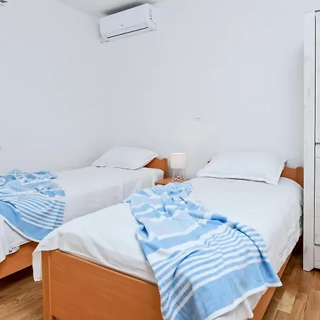 Spacious With Pool And Jacuzzi Trogir