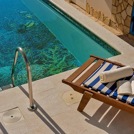Spacious With Pool And Jacuzzi Apartment Trogir