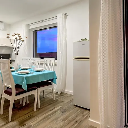 Apartman Spacious With Pool And Jacuzzi *